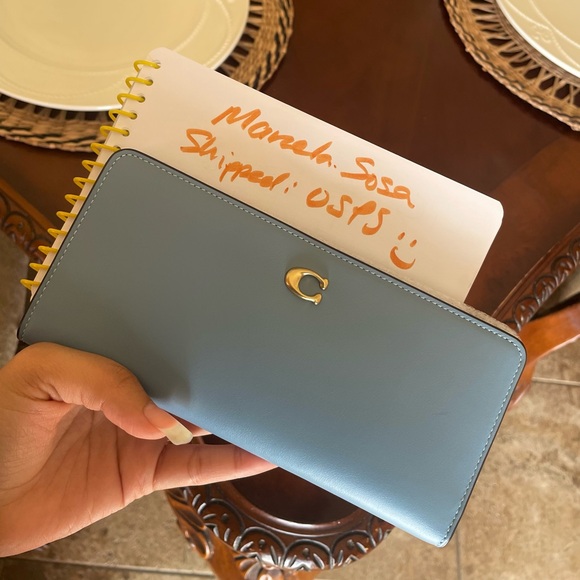 Coach Essential Slim Wallet - Picture 1 of 9